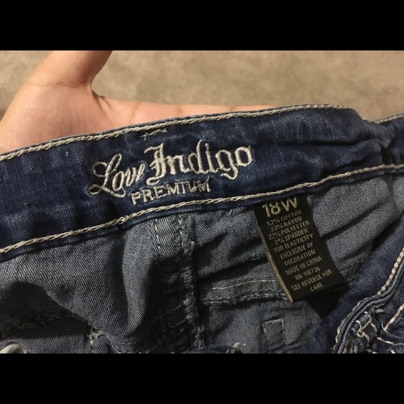 Denim Short (Women) - Picture 3 of 4